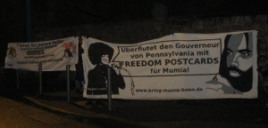 Transparente bei der Mahnwache in Frankfurt a. M. am 17.1.18