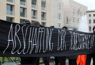 Aktion Das Laengste Berliner Transparent auf der Welt vor der US-Botschaft